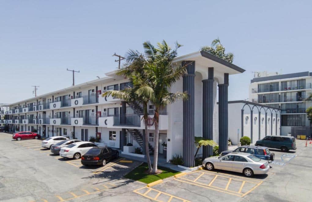MC Pacific Inn & Suites