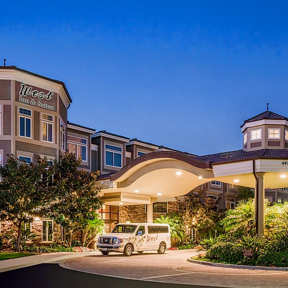 West Inn & Suites