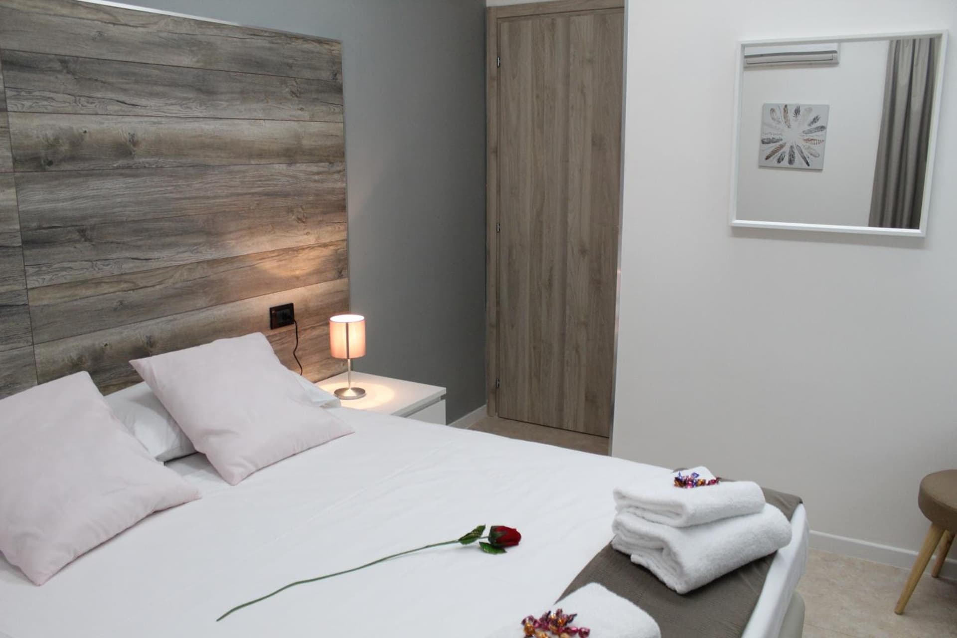Royalty Rooms & Spa