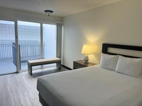 MC Pacific Inn & Suites