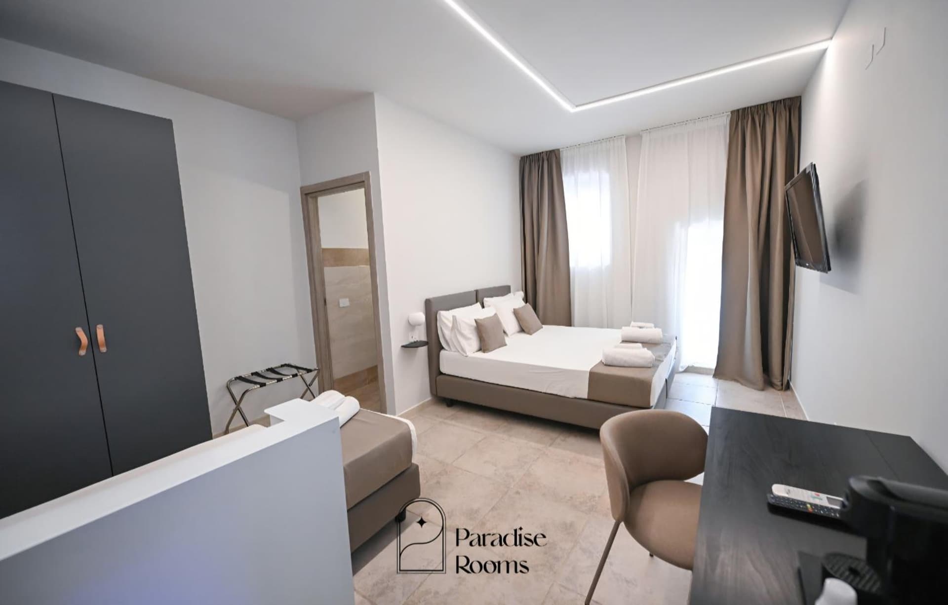 Hotel Paradise Rooms
