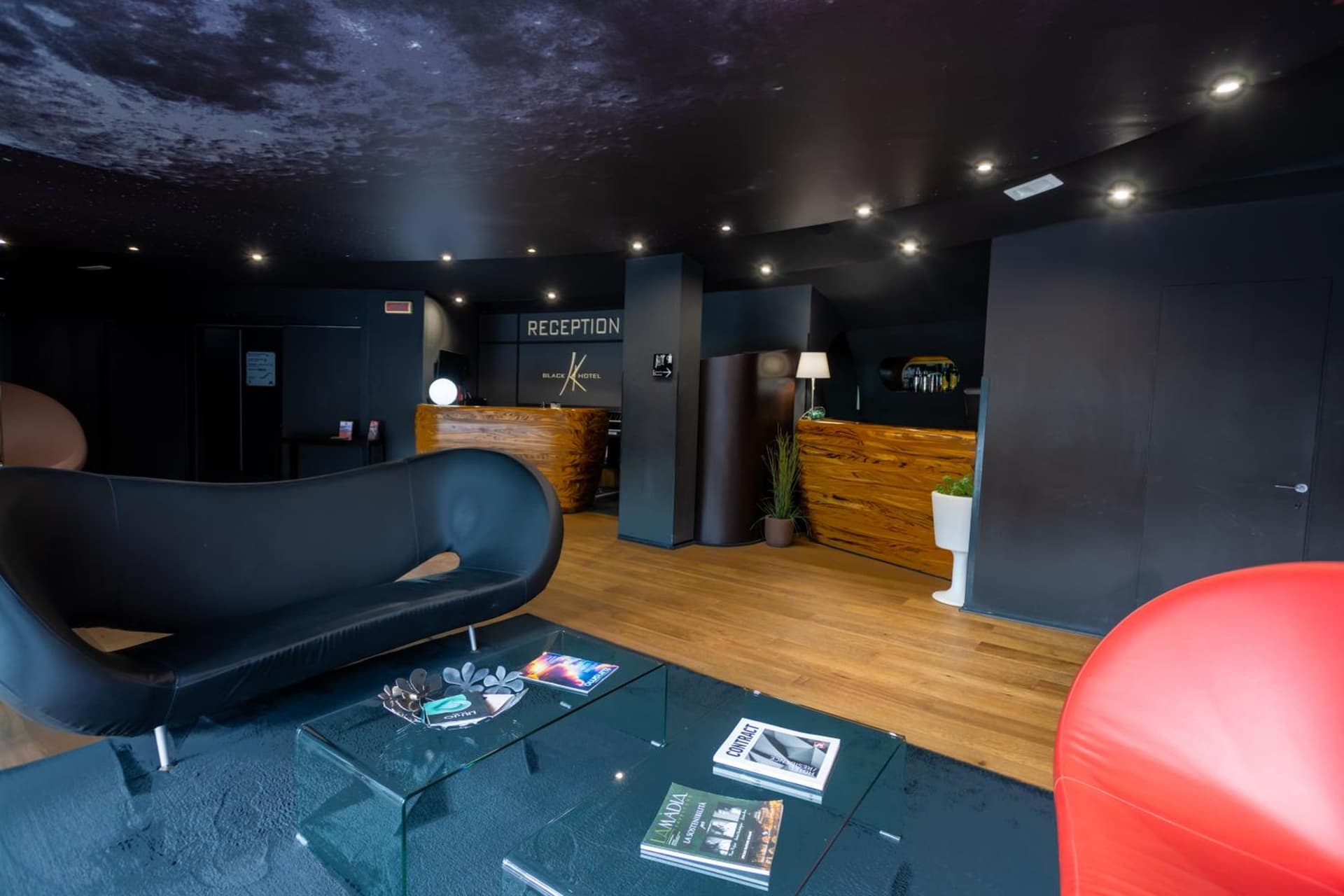 Black Hotel
