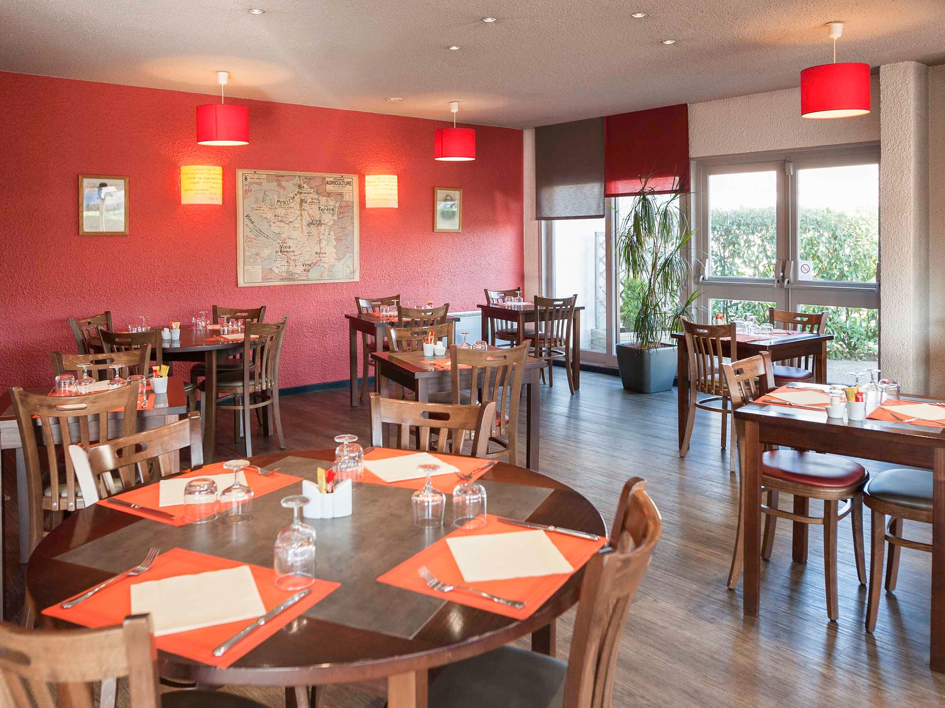 ibis Moulins South