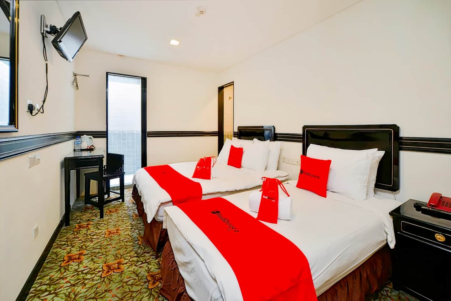 RedDoorz near Marine Parade Central