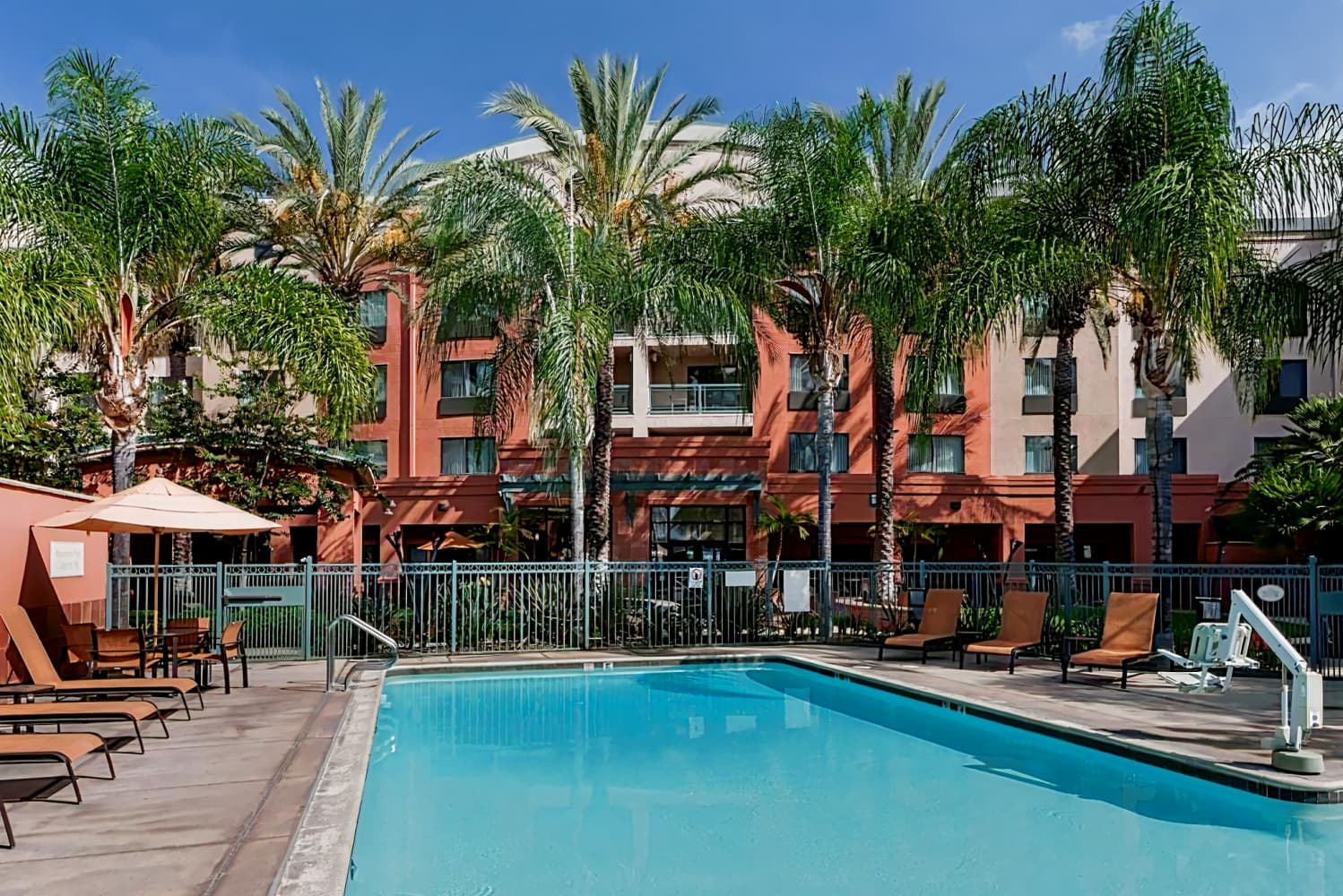 Courtyard by Marriott Los Angeles Burbank Airport