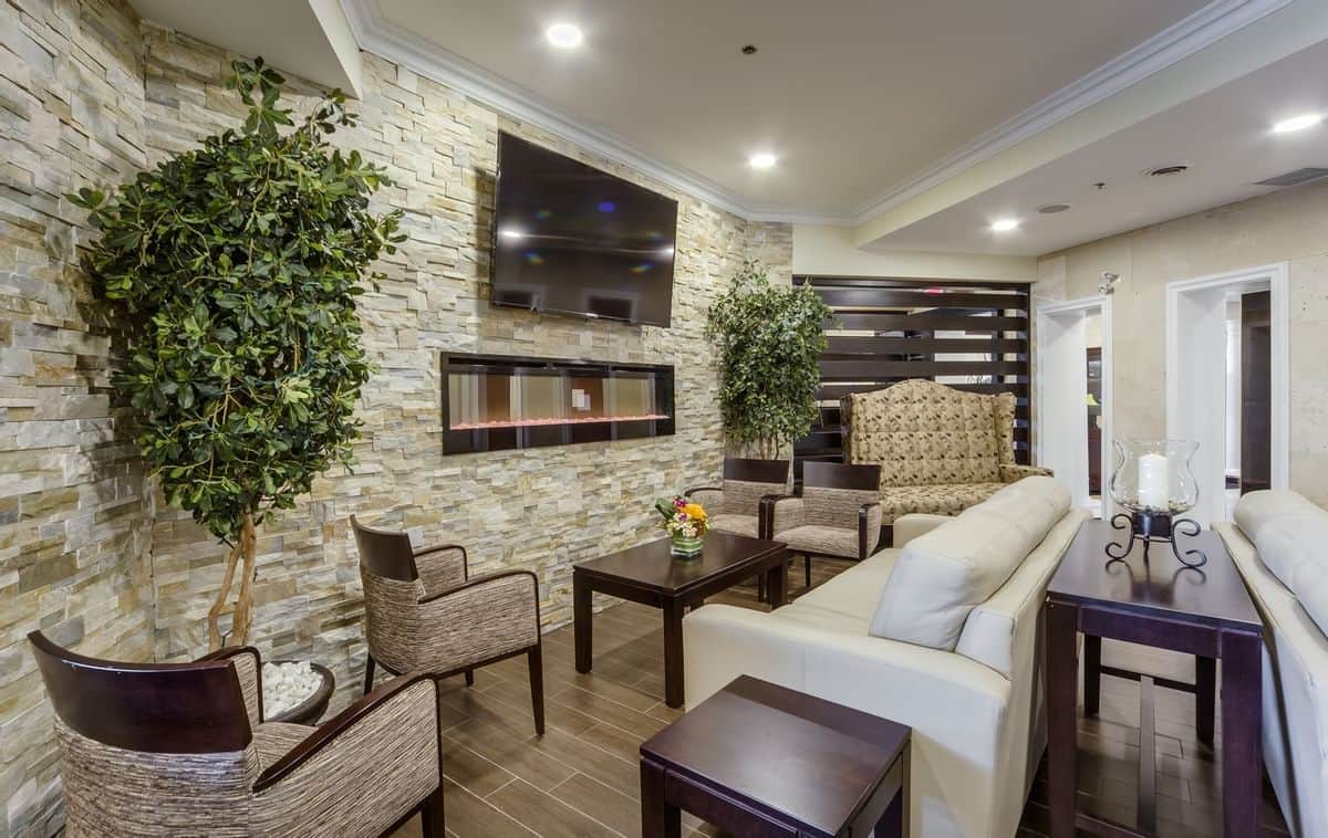 Monte Carlo Inn Vaughan Suites