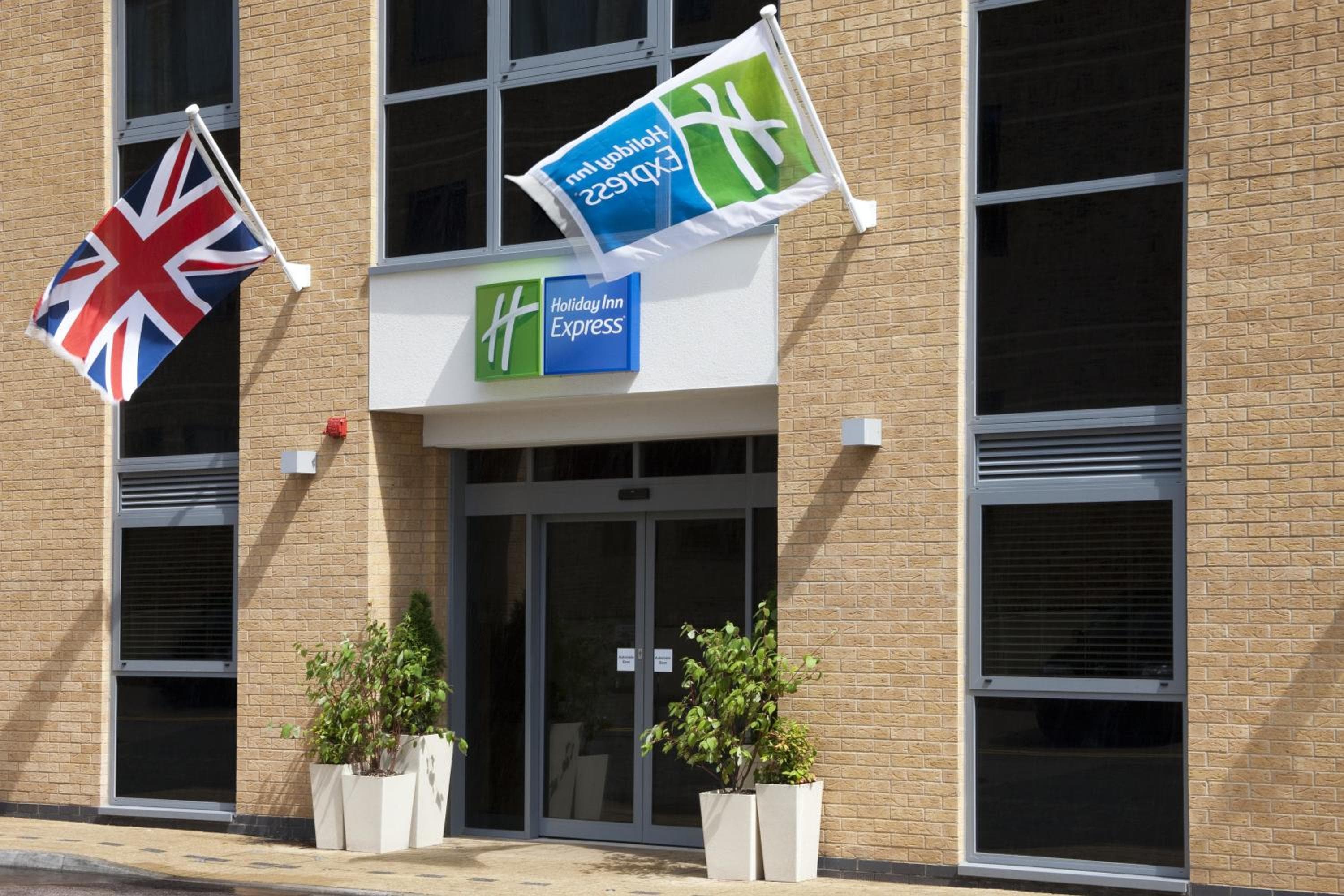 Holiday Inn Express London - Watford Junction, an IHG Hotel