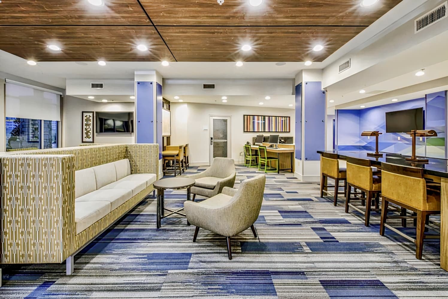 Holiday Inn Express & Suites Dallas NW - Farmers Branch