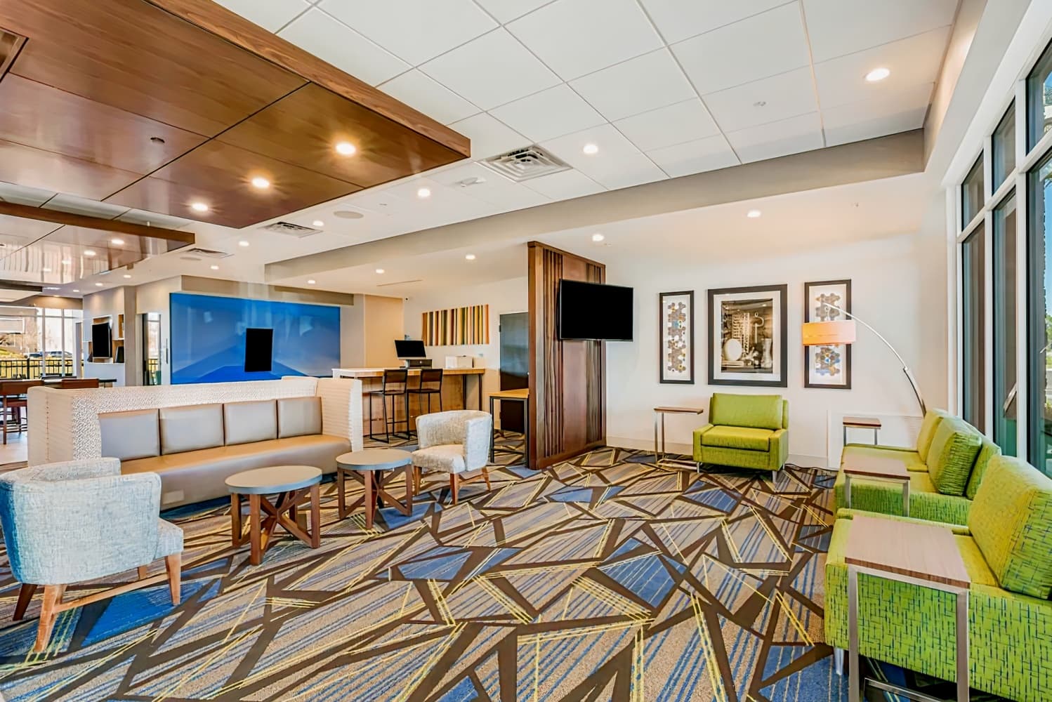 Holiday Inn Express & Suites - Jacksonville - Town Center
