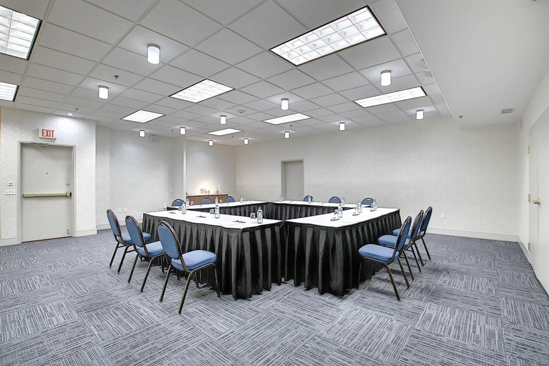 Holiday Inn Express & Suites Airport Calgary