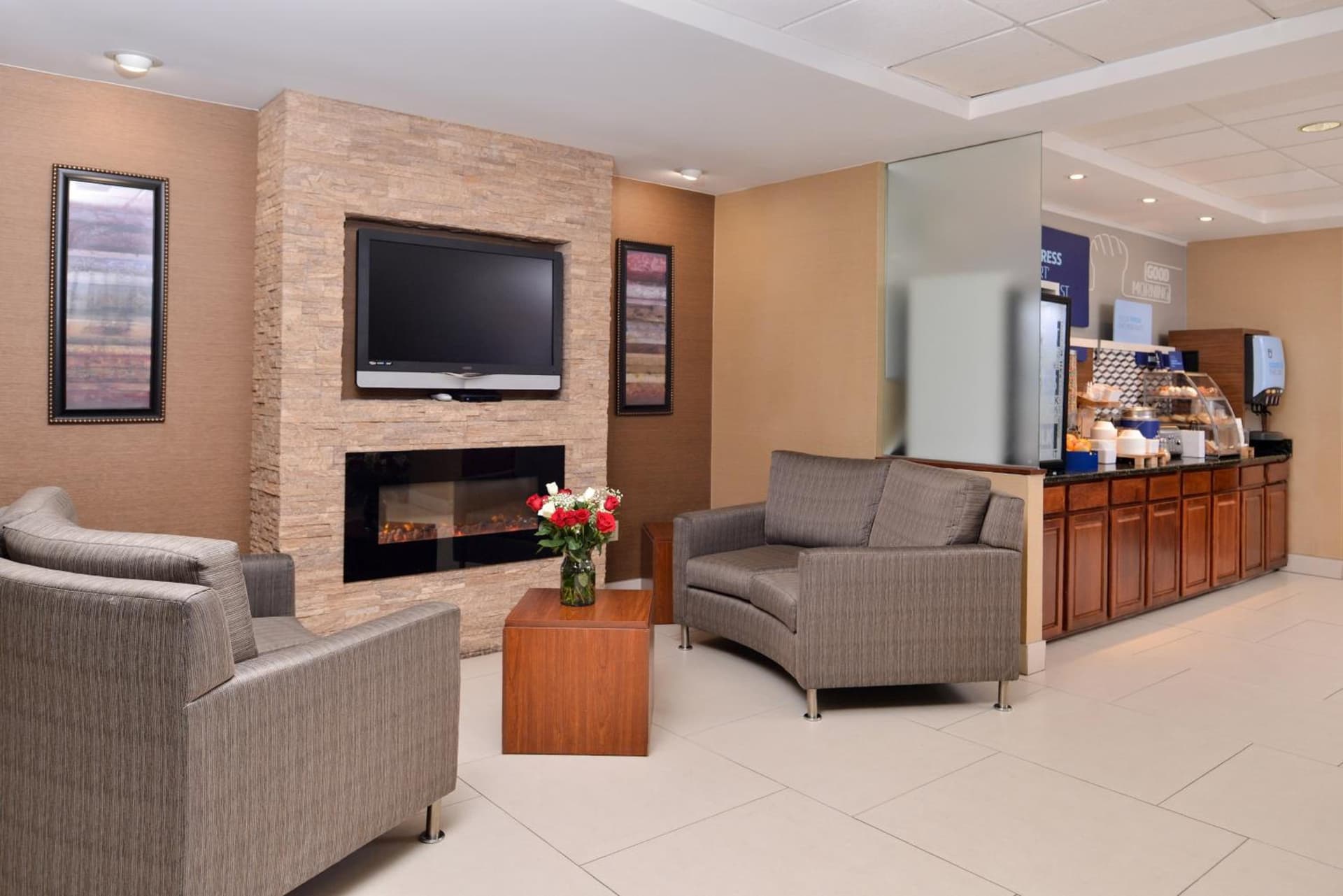 Holiday Inn Express & Suites West Chester by IHG