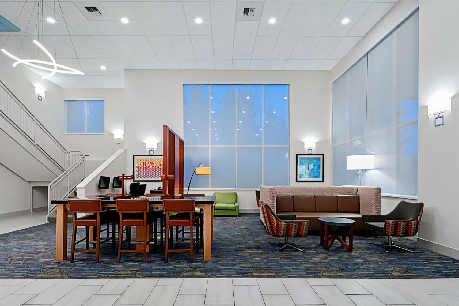 Holiday Inn Express & Suites Seattle-Sea-Tac Airport