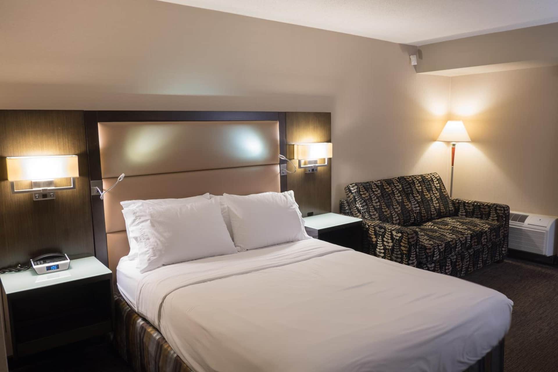 Holiday Inn Vancouver Downtown & Suites, an IHG Hotel