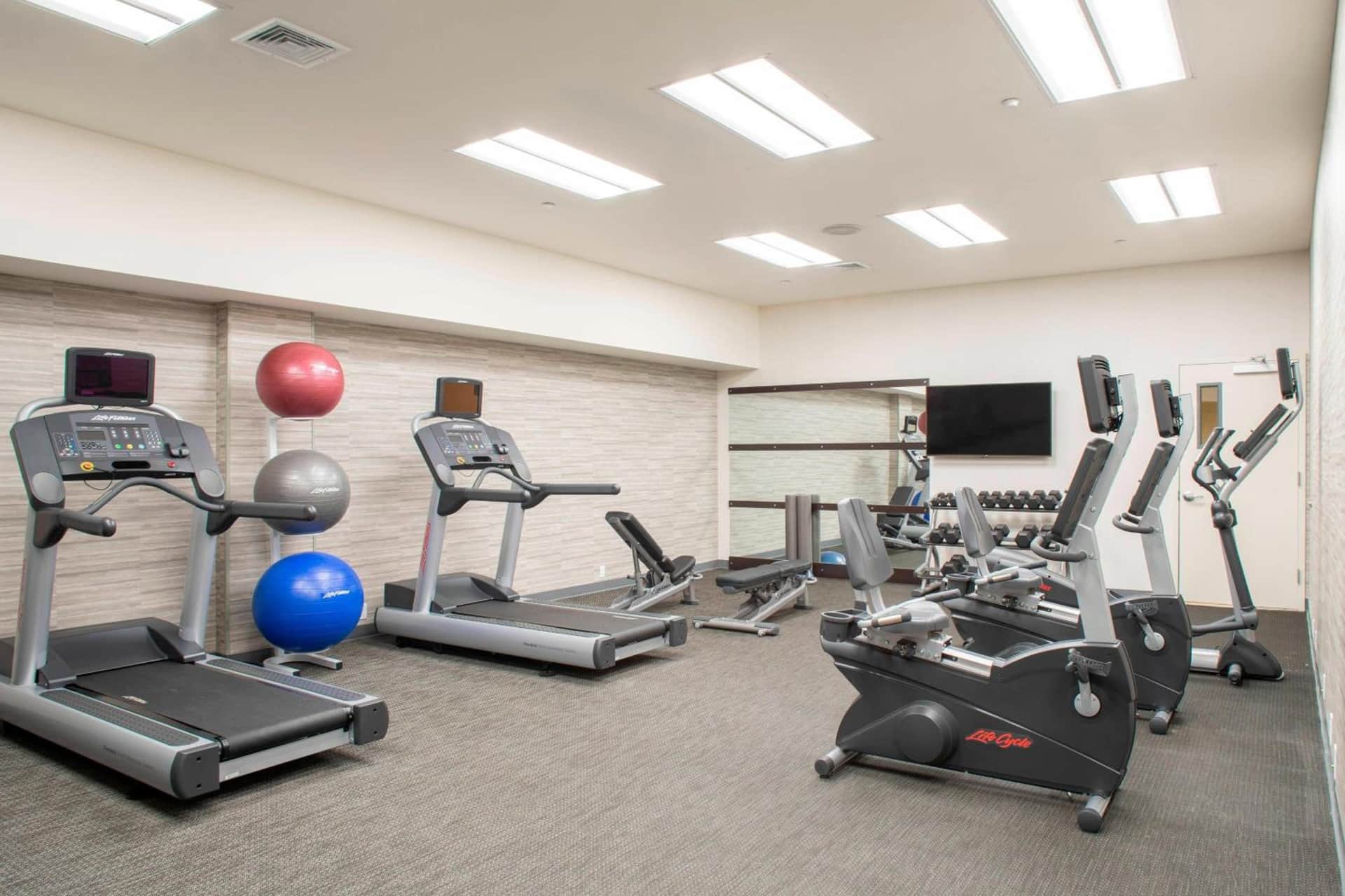 Courtyard by Marriott New York Queens/Fresh Meadows