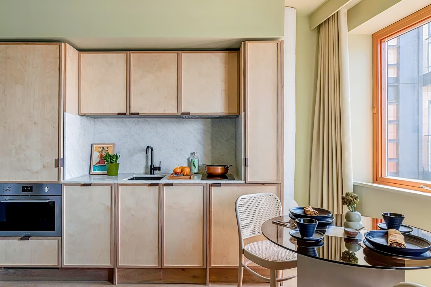 Locke at Broken Wharf