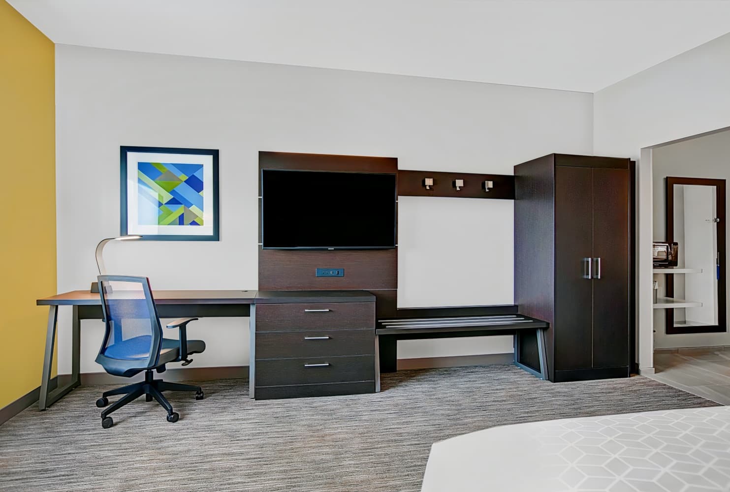 Holiday Inn Express & Suites Milwaukee - Brookfield