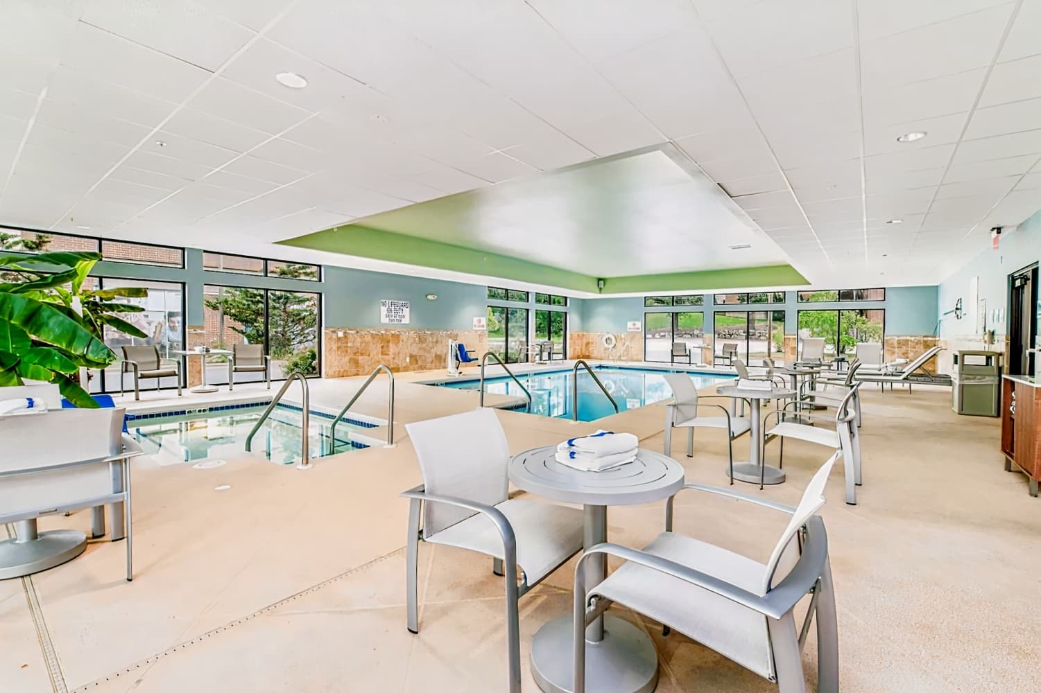 Holiday Inn Express - Delafield