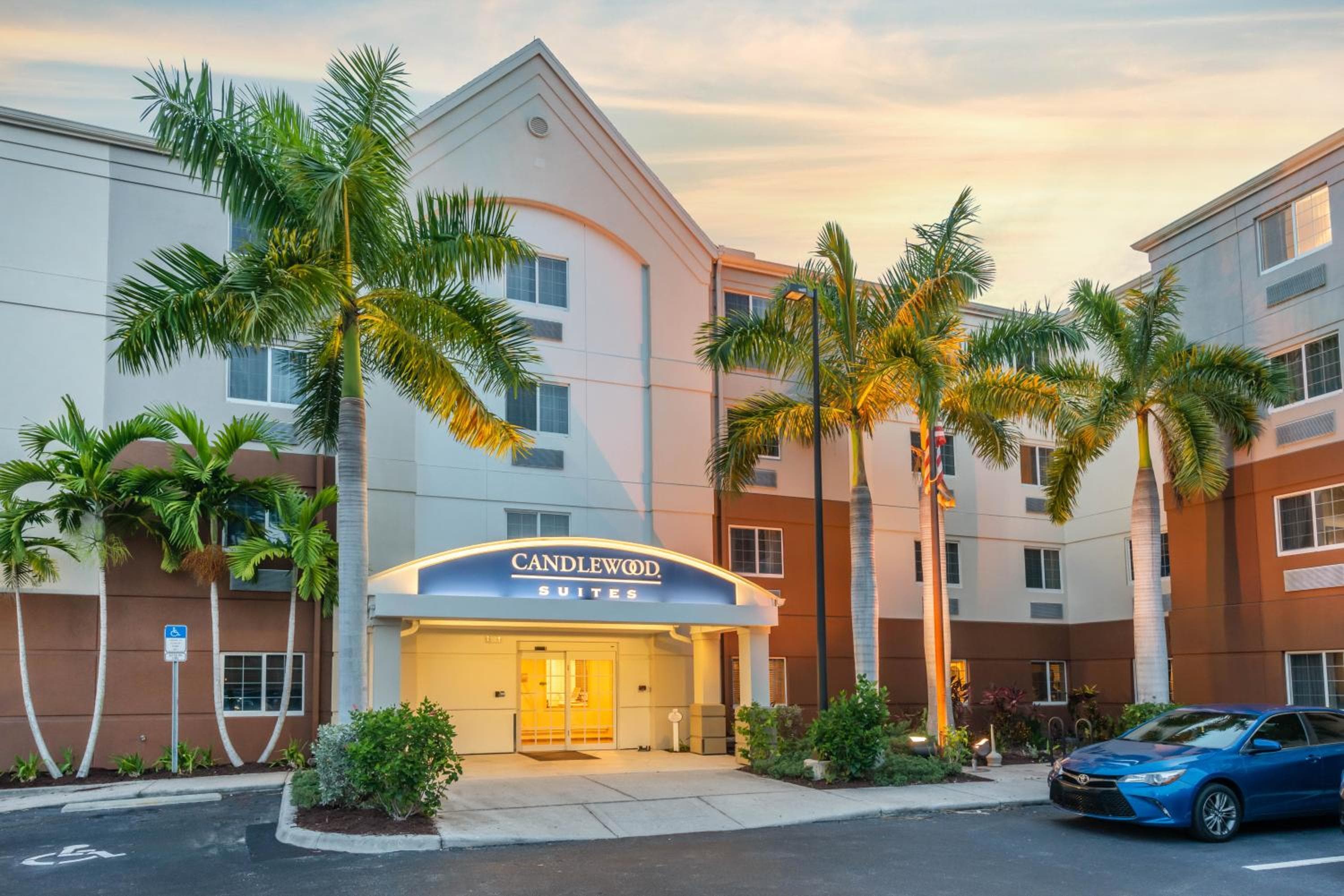 Candlewood Suites Fort Myers-Sanibel Gateway