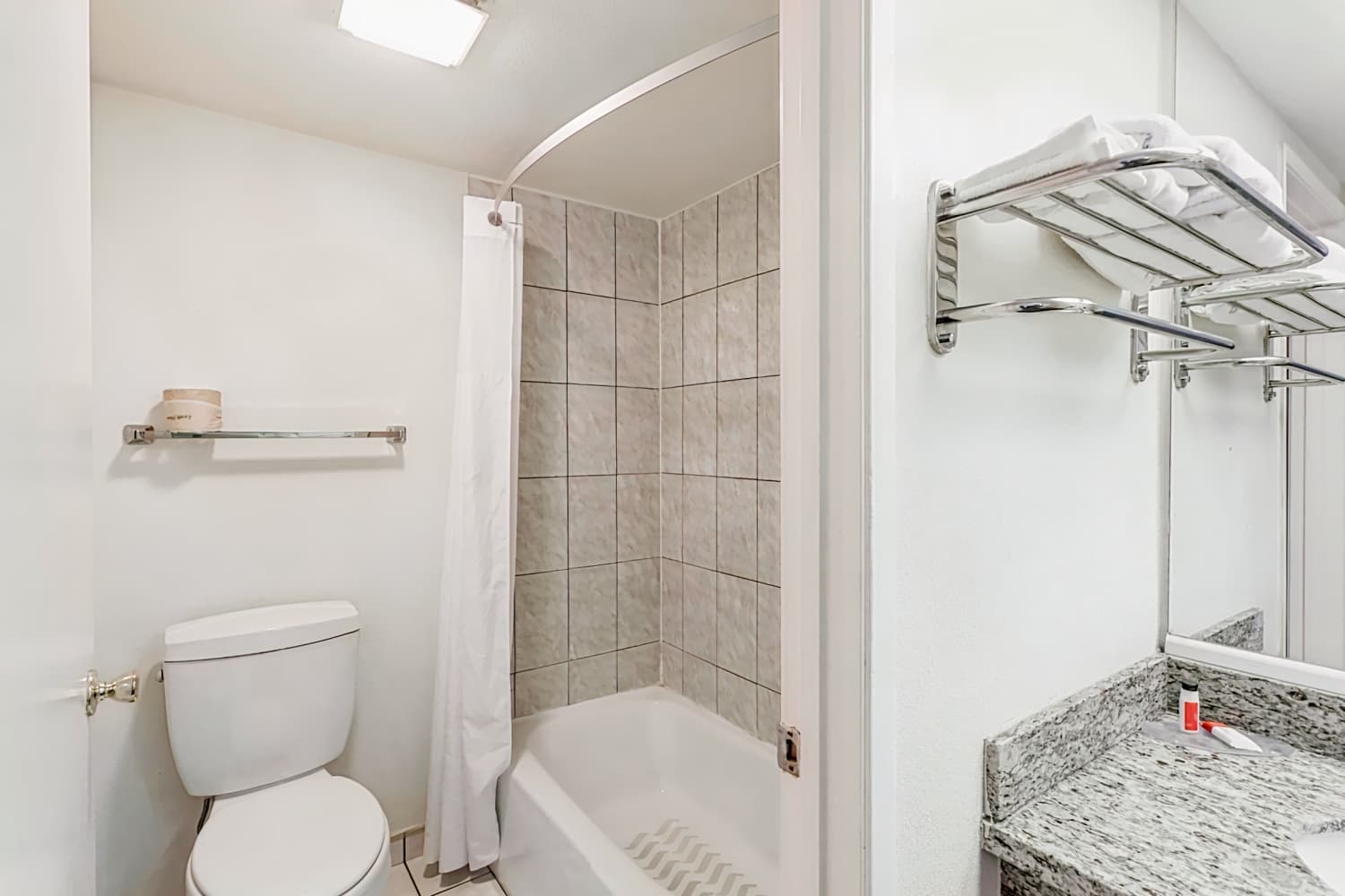 Howard Johnson by Wyndham Norco