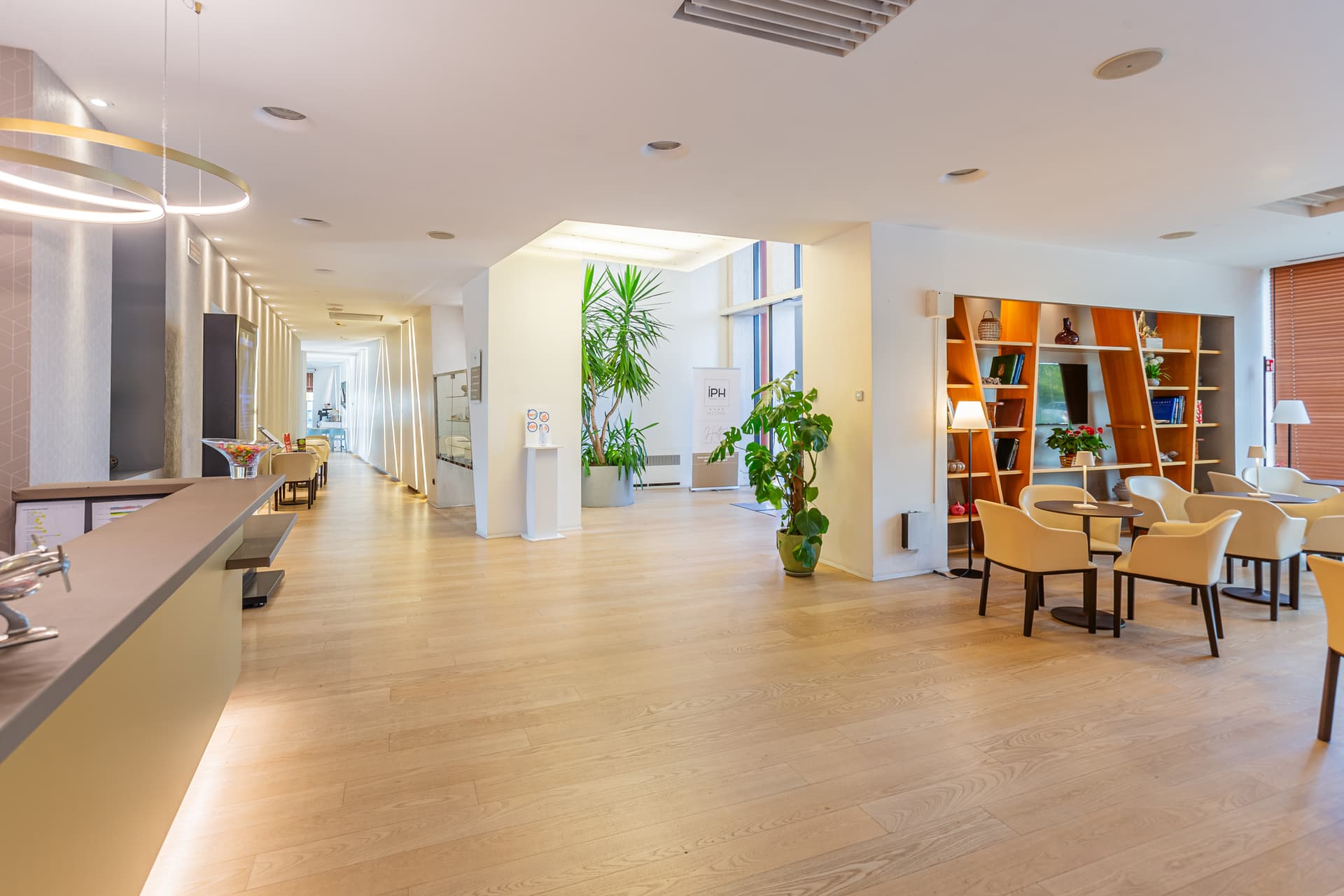New Ipoint Hotel