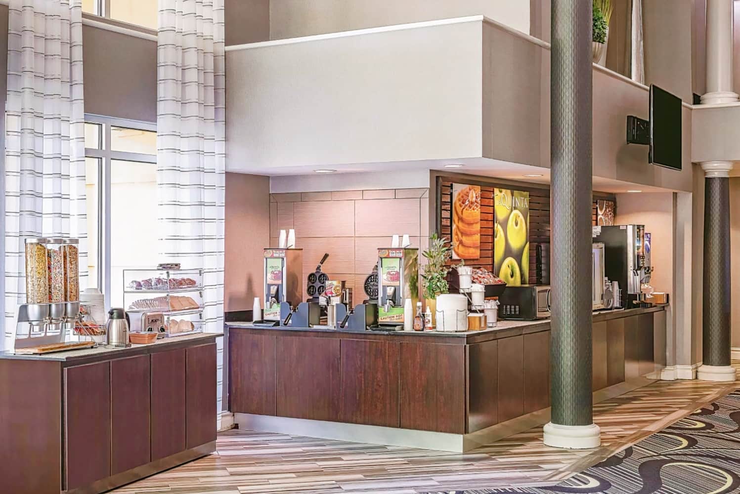 La Quinta Inn & Suites by Wyndham Univ Area Chapel Hill (old)