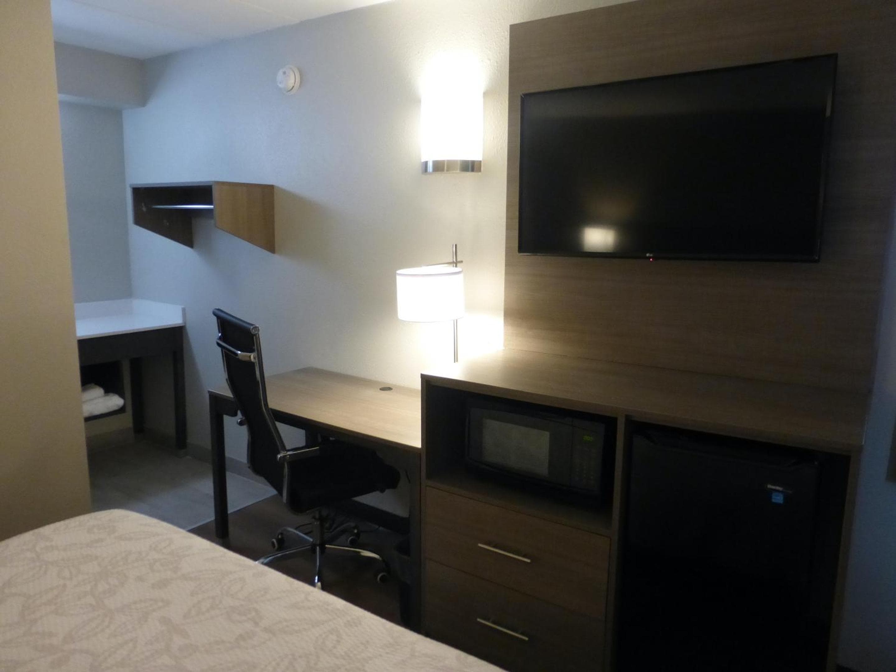 Red Roof Plus Bourbonnais