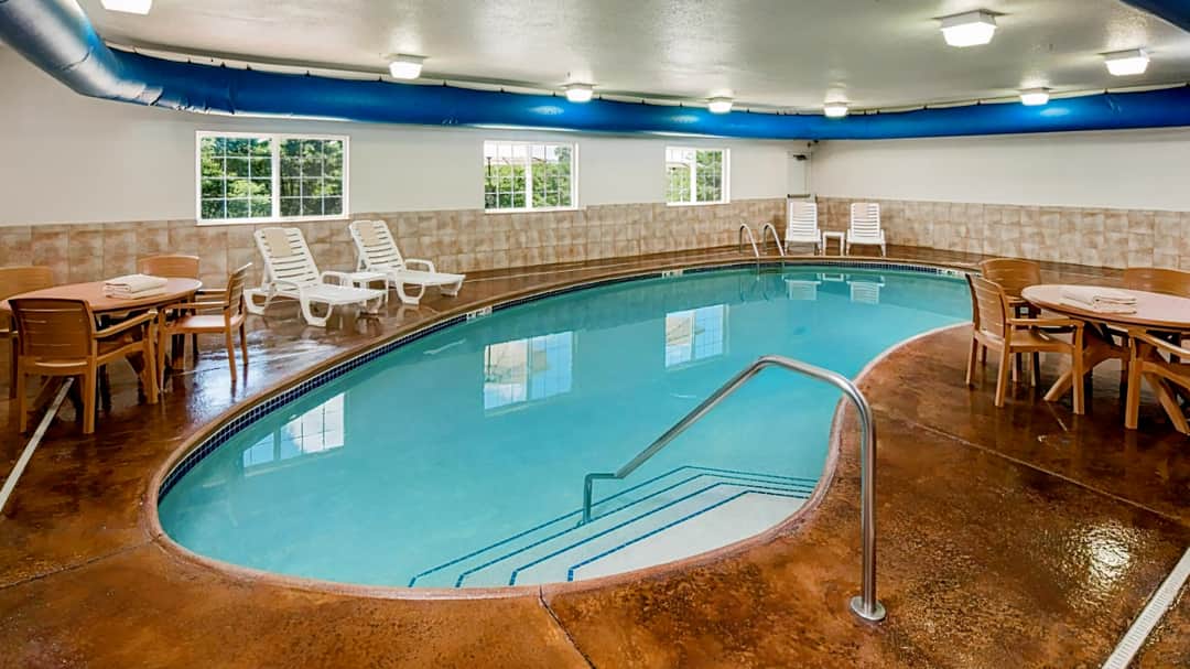 Irish Cottage Inn & Suites