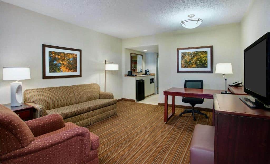 Embassy Suites by Hilton Parsippany