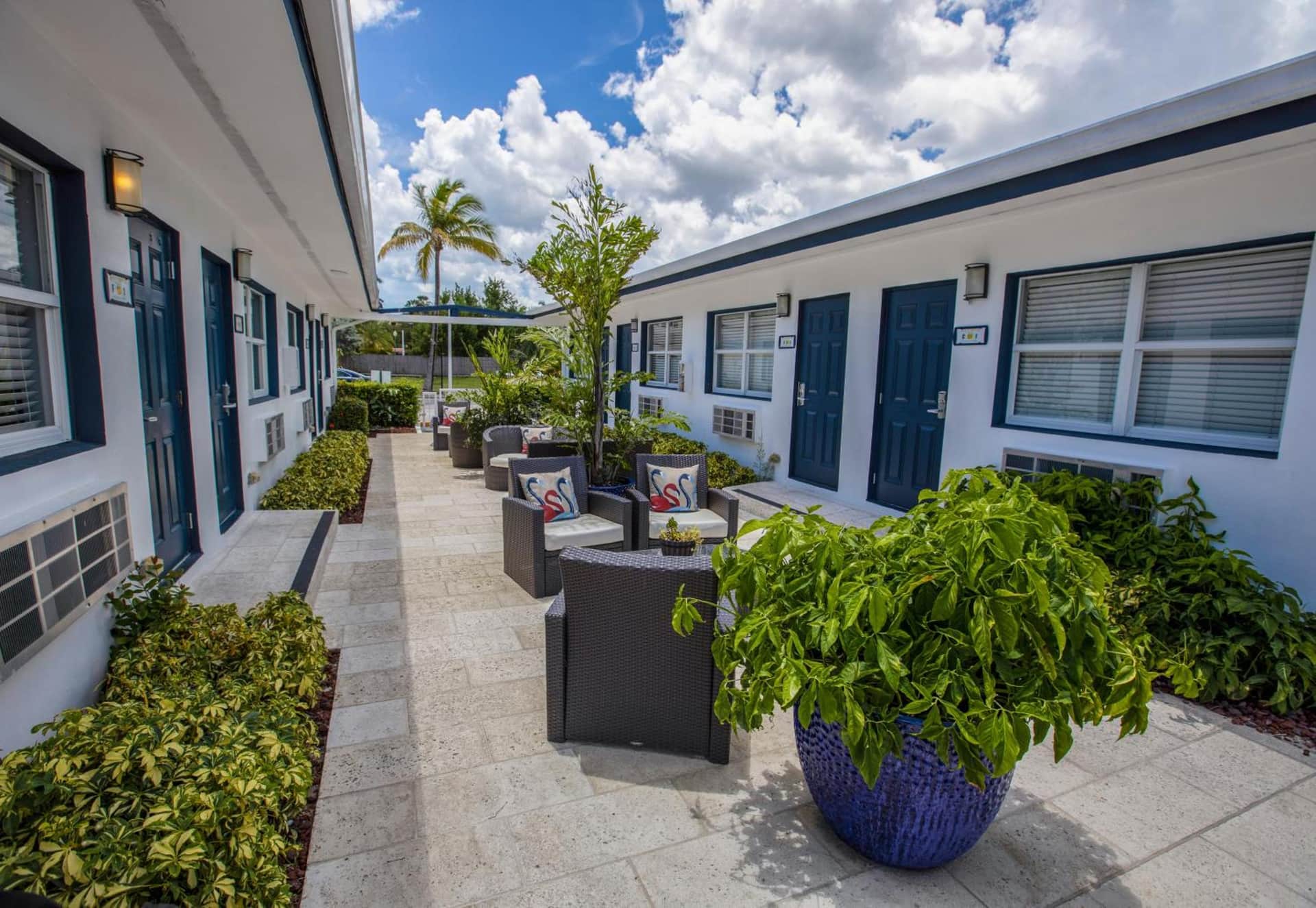 Hollywood Beach Suites and Hotel