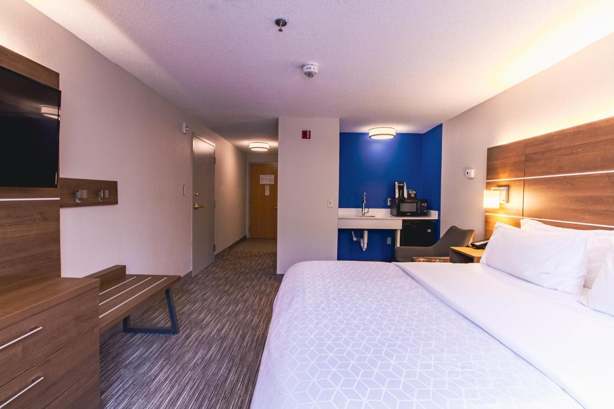 Holiday Inn Express & Suites - Lincoln East - White Mountains, an IHG Hotel