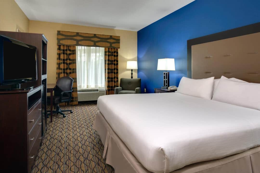Holiday Inn Express Tower Center New Brunswick, an IHG Hotel