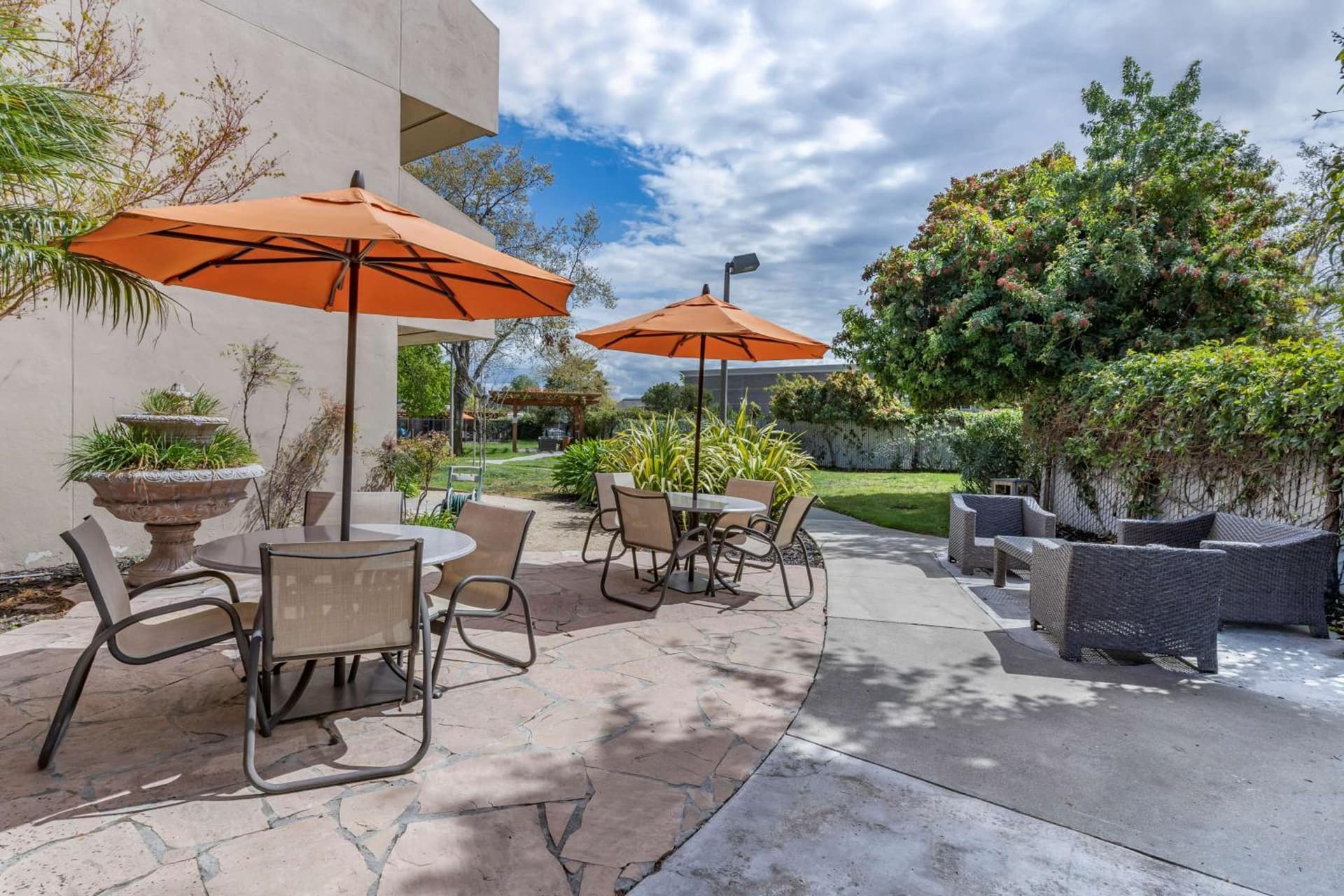 Best Western Plus Garden Court Inn