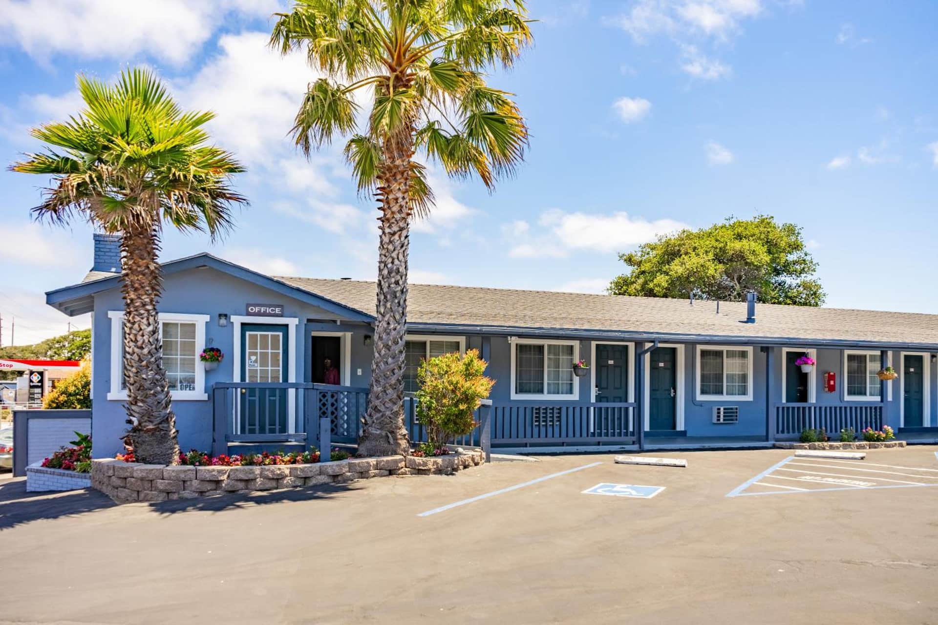 The Monterey Fireplace Inn