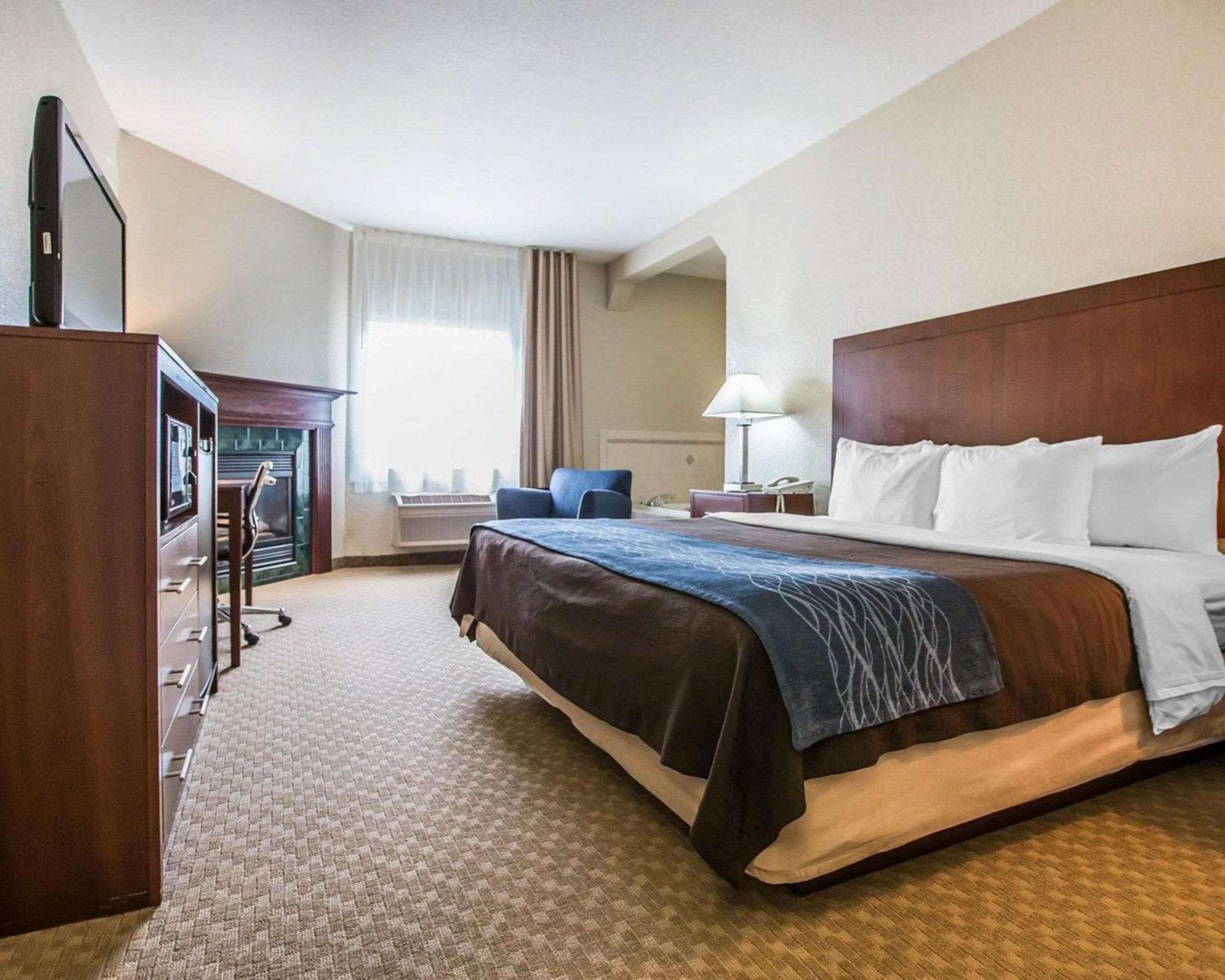 Quality Inn & Suites Dixon near I-88