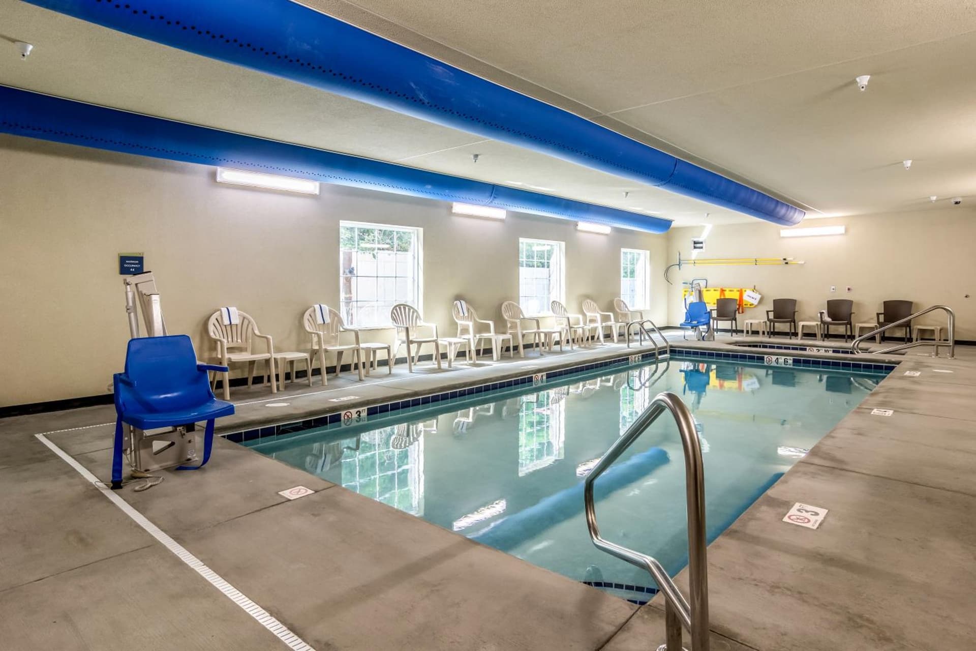 Cobblestone Hotel & Suites - Erie