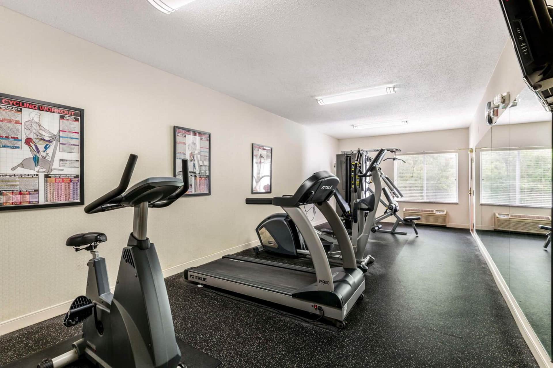 Best Western PLUS NEW ENGLAND INN & SUITES
