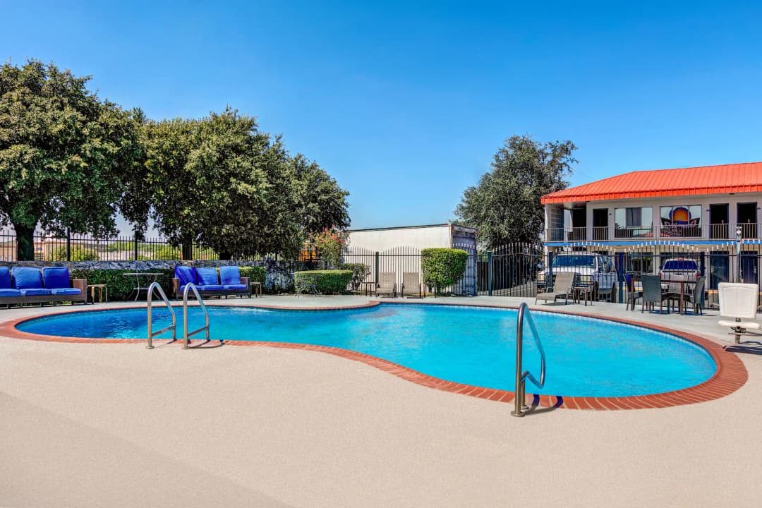 Days Inn by Wyndham South Fort Worth