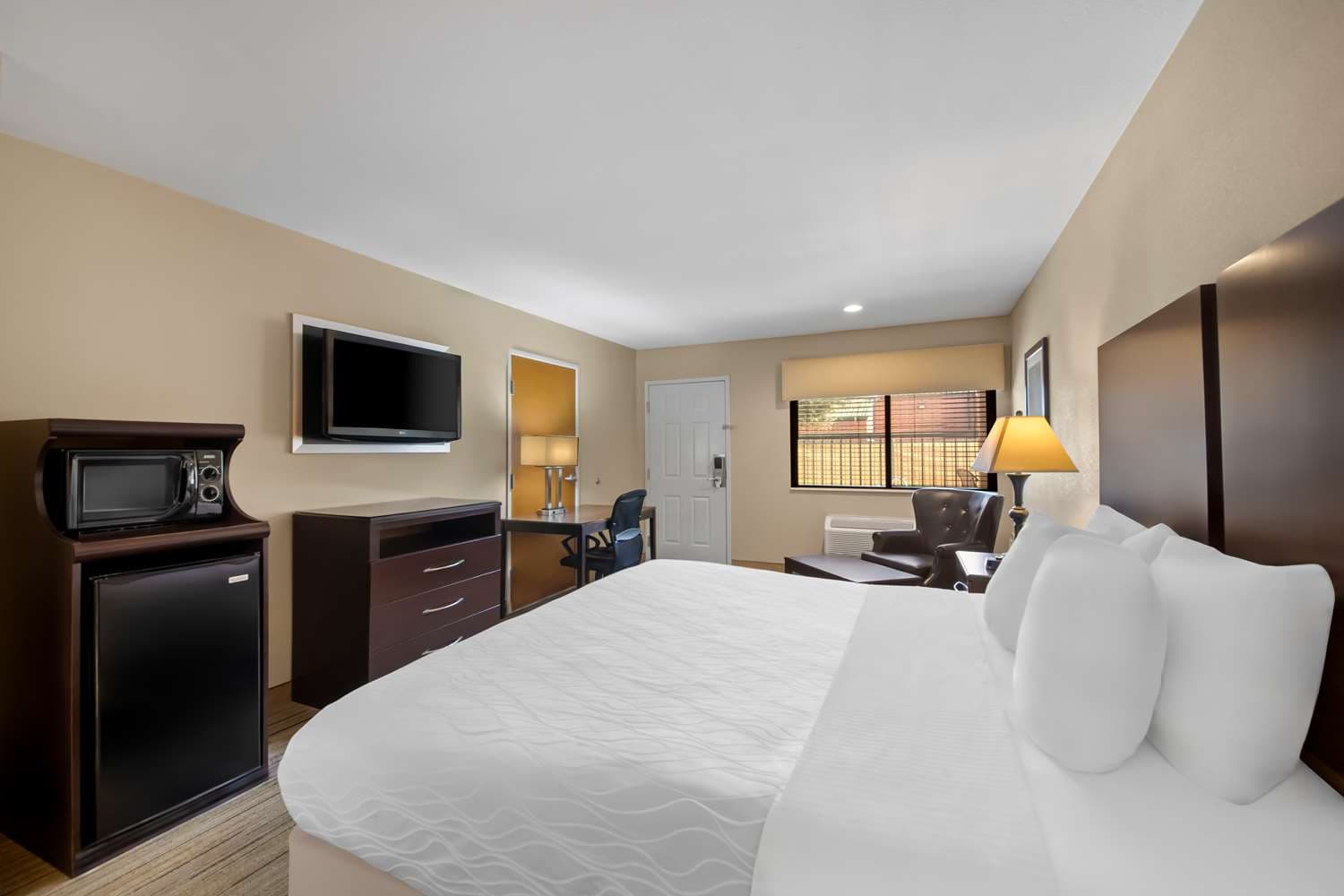 Best Western Cedar Inn