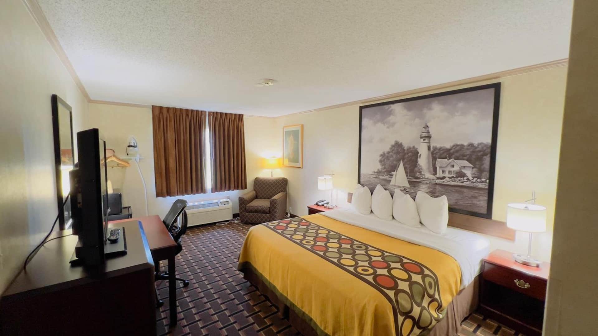 Super 8 by Wyndham Maumee Perrysburg Toledo Area