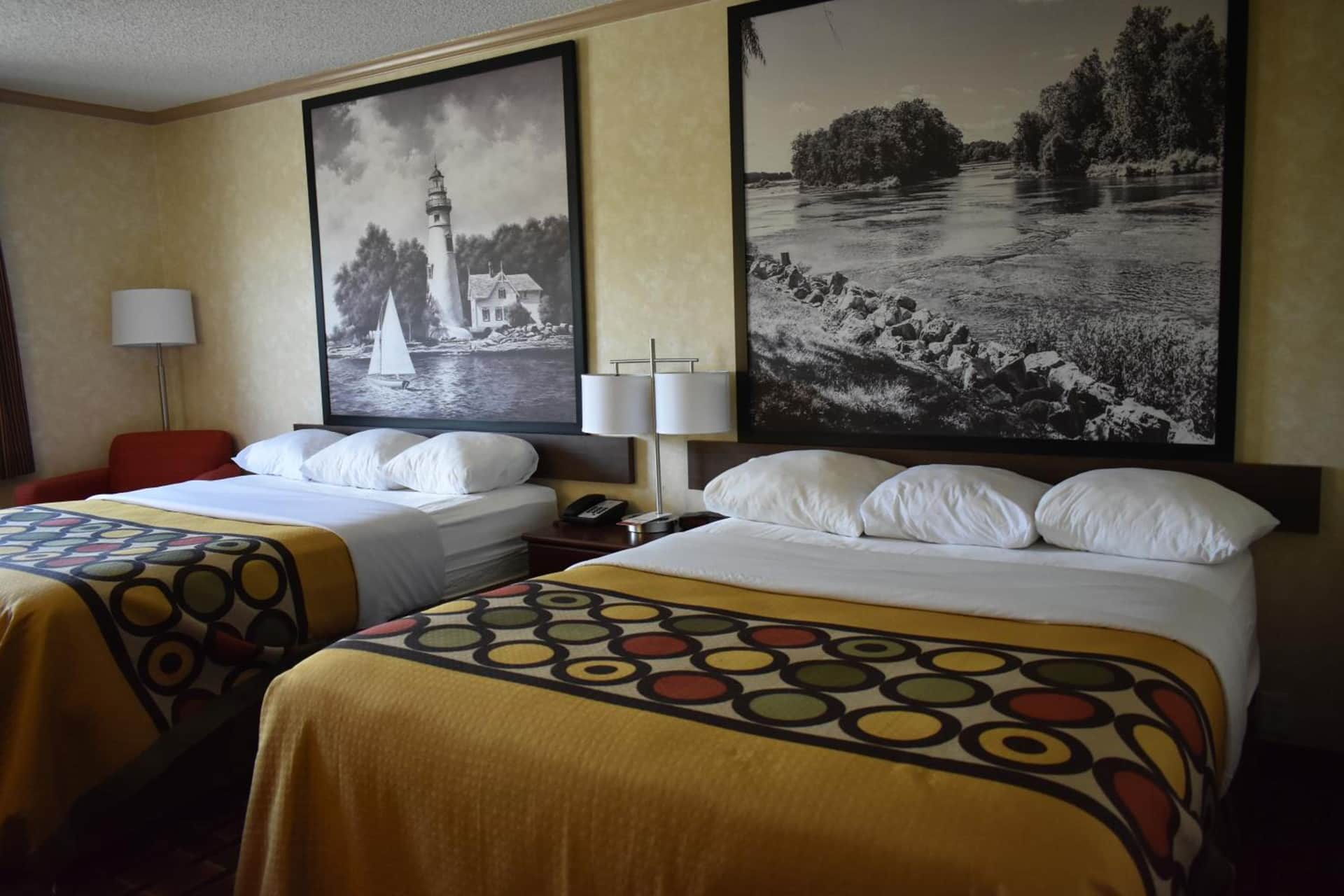 Super 8 by Wyndham Maumee Perrysburg Toledo Area