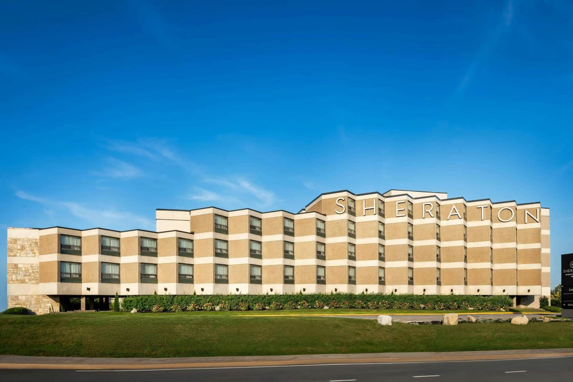 Sheraton Montreal Airport Hotel