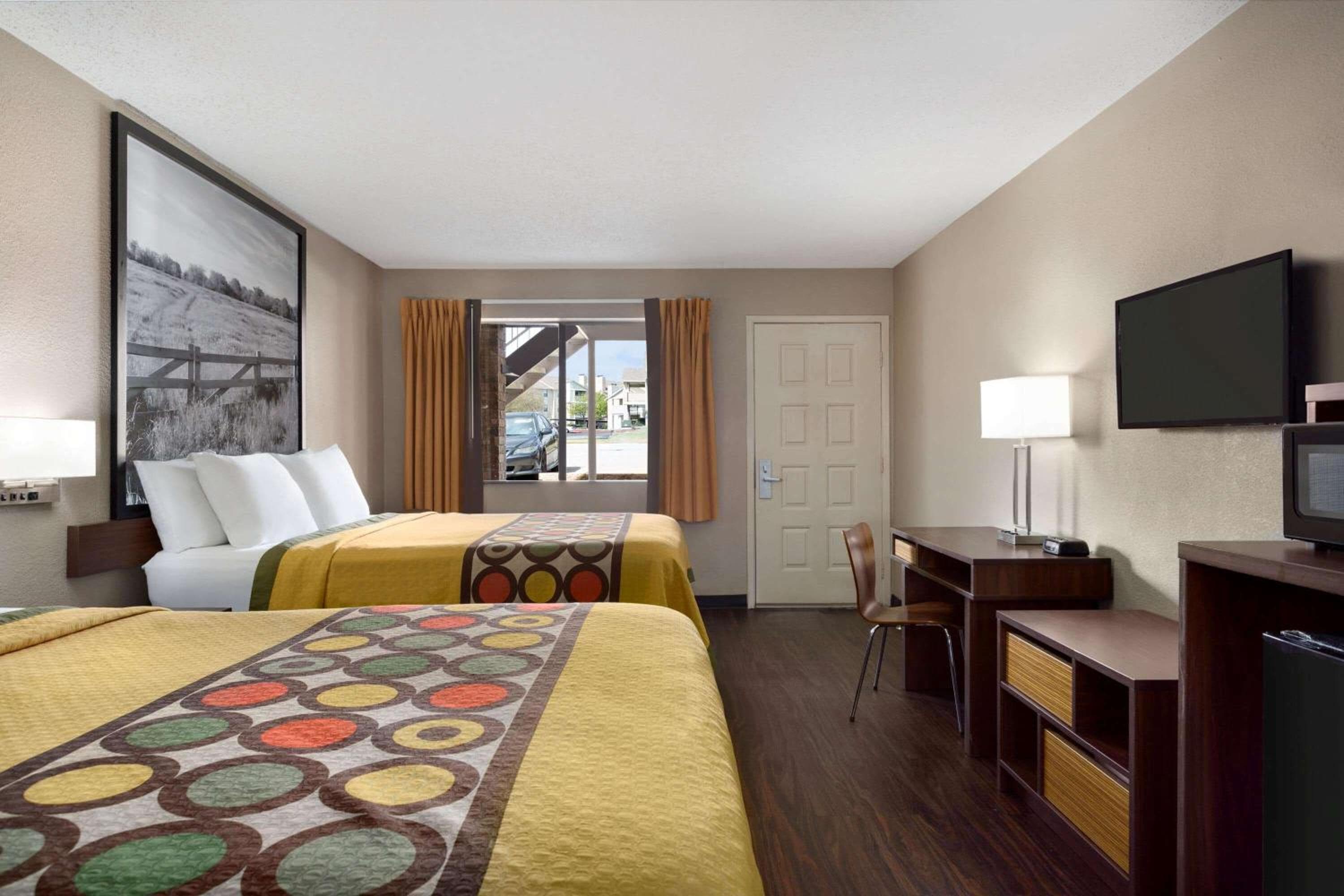 Super 8 by Wyndham Universal City