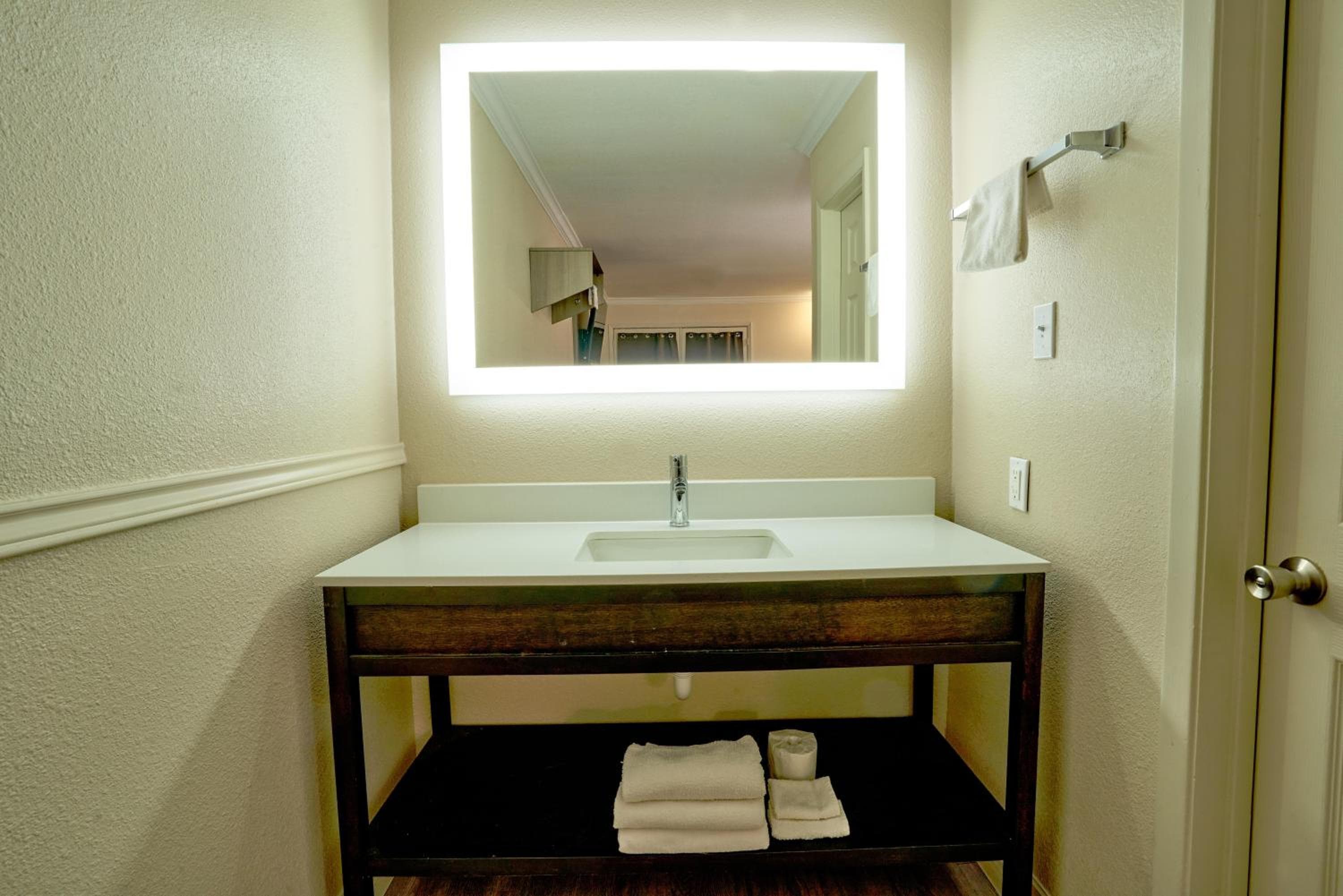 Family Garden Inn & Suites