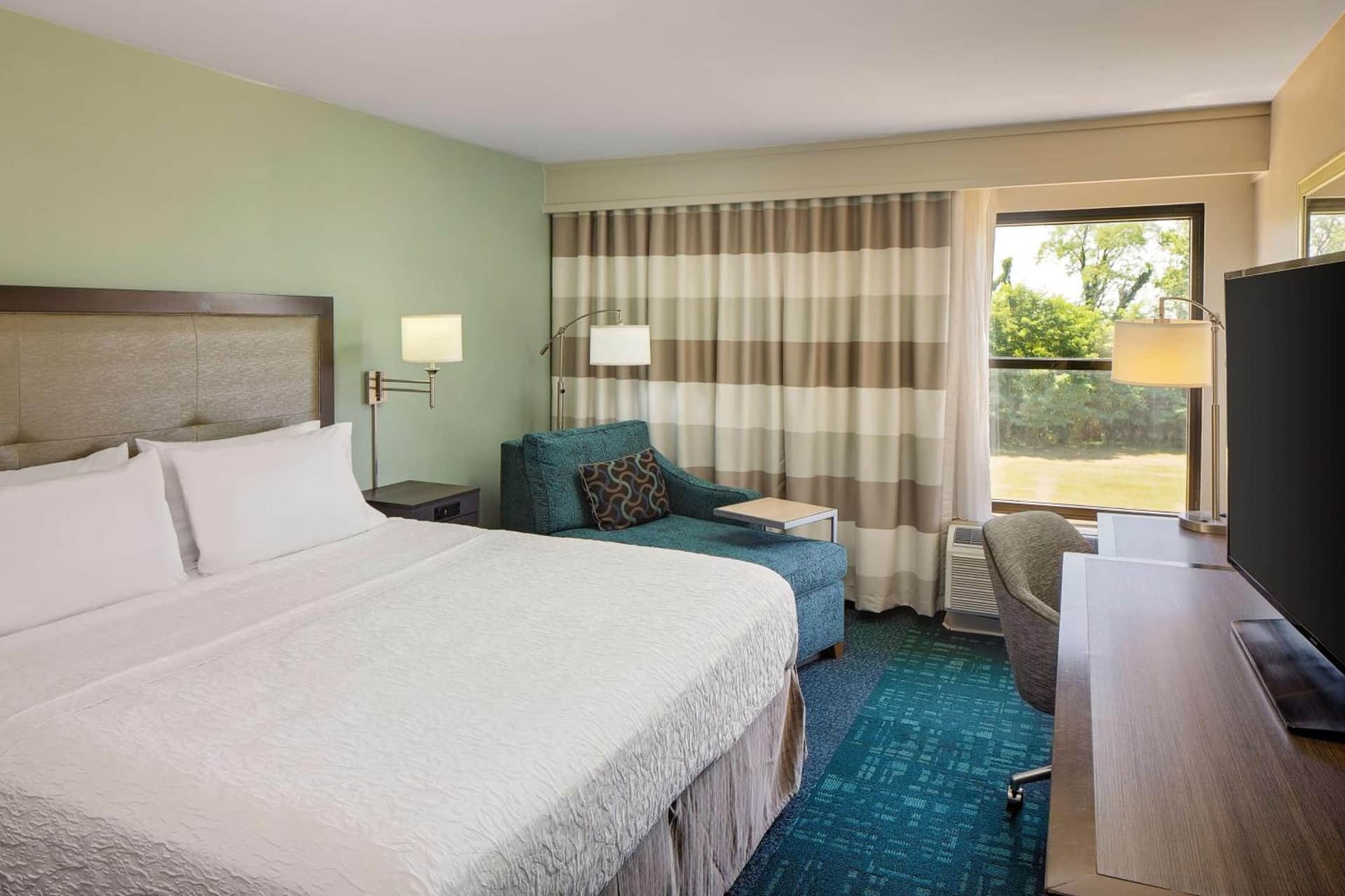 Hampton Inn & Suites Nashville-Airport