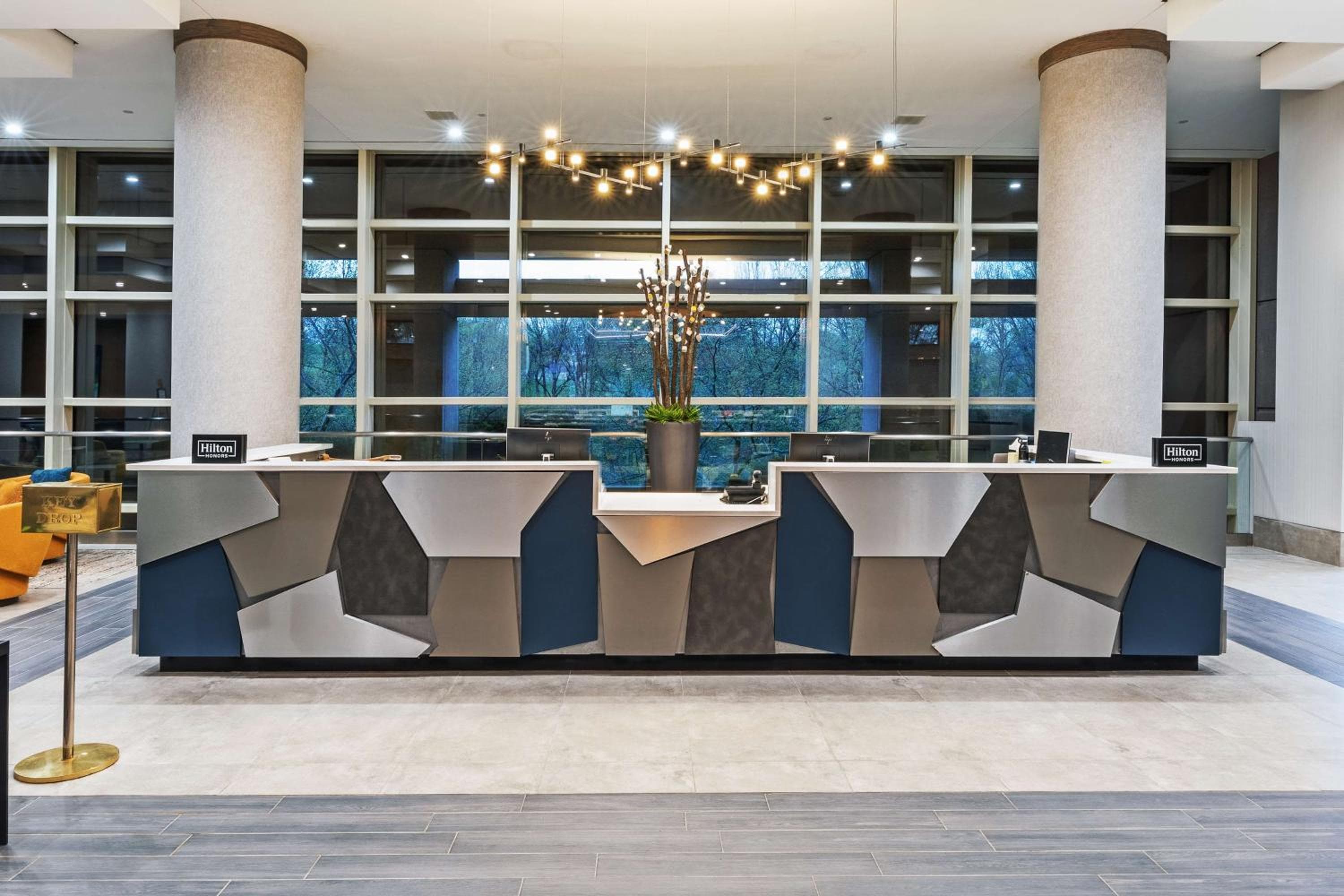DoubleTree by Hilton Tulsa - Warren Place
