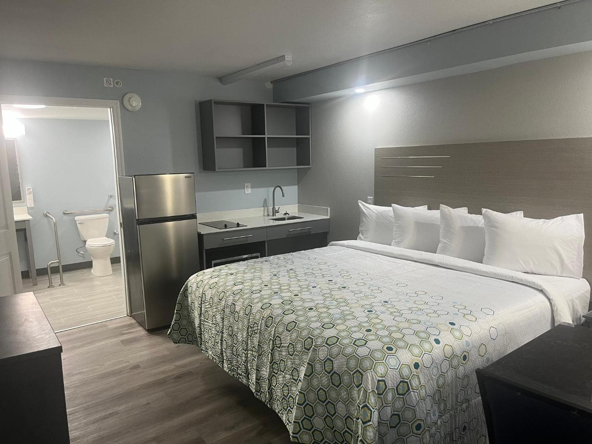 HomeTowne Suites Athens TN