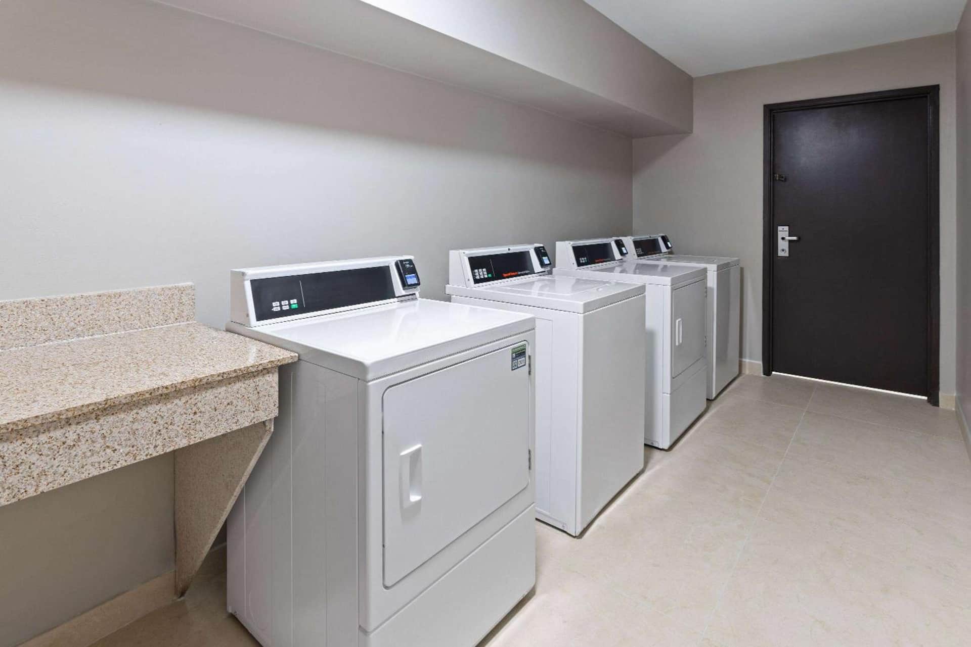 La Quinta Inn & Suites by Wyndham Memphis I-240
