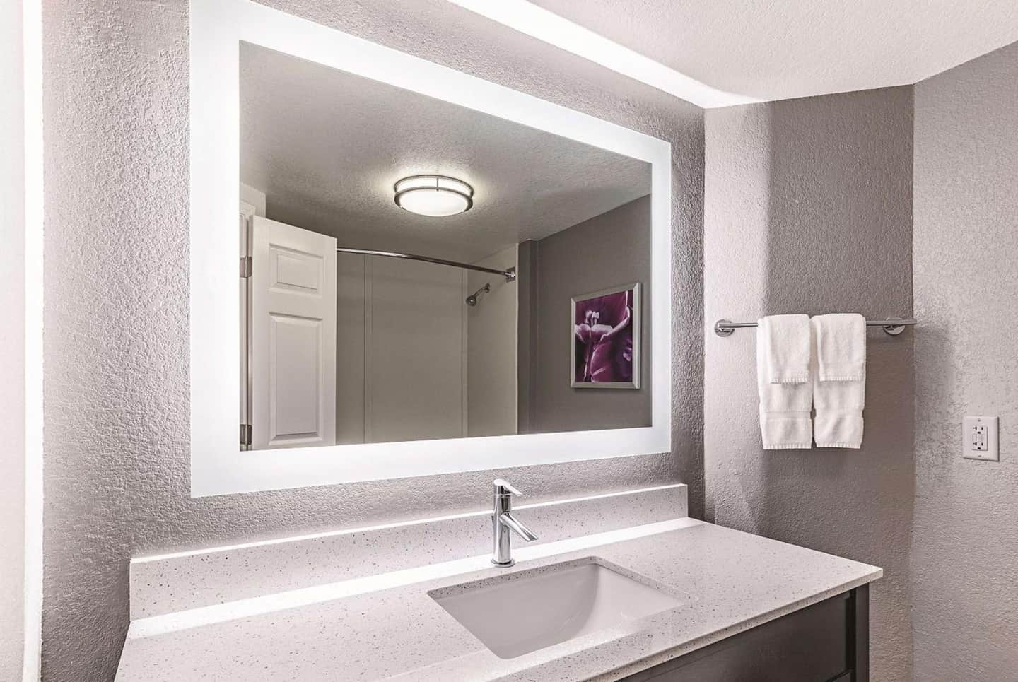 La Quinta Inn & Suites by Wyndham Austin Near The Domain