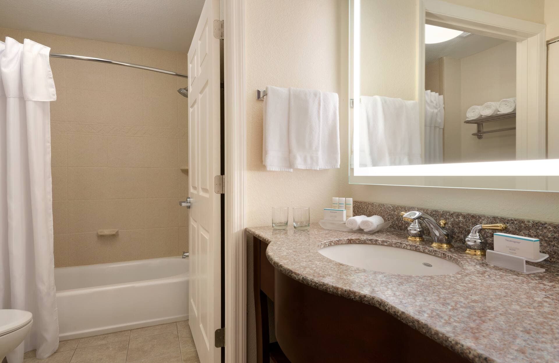 Homewood Suites by Hilton Jacksonville Deerwood Park