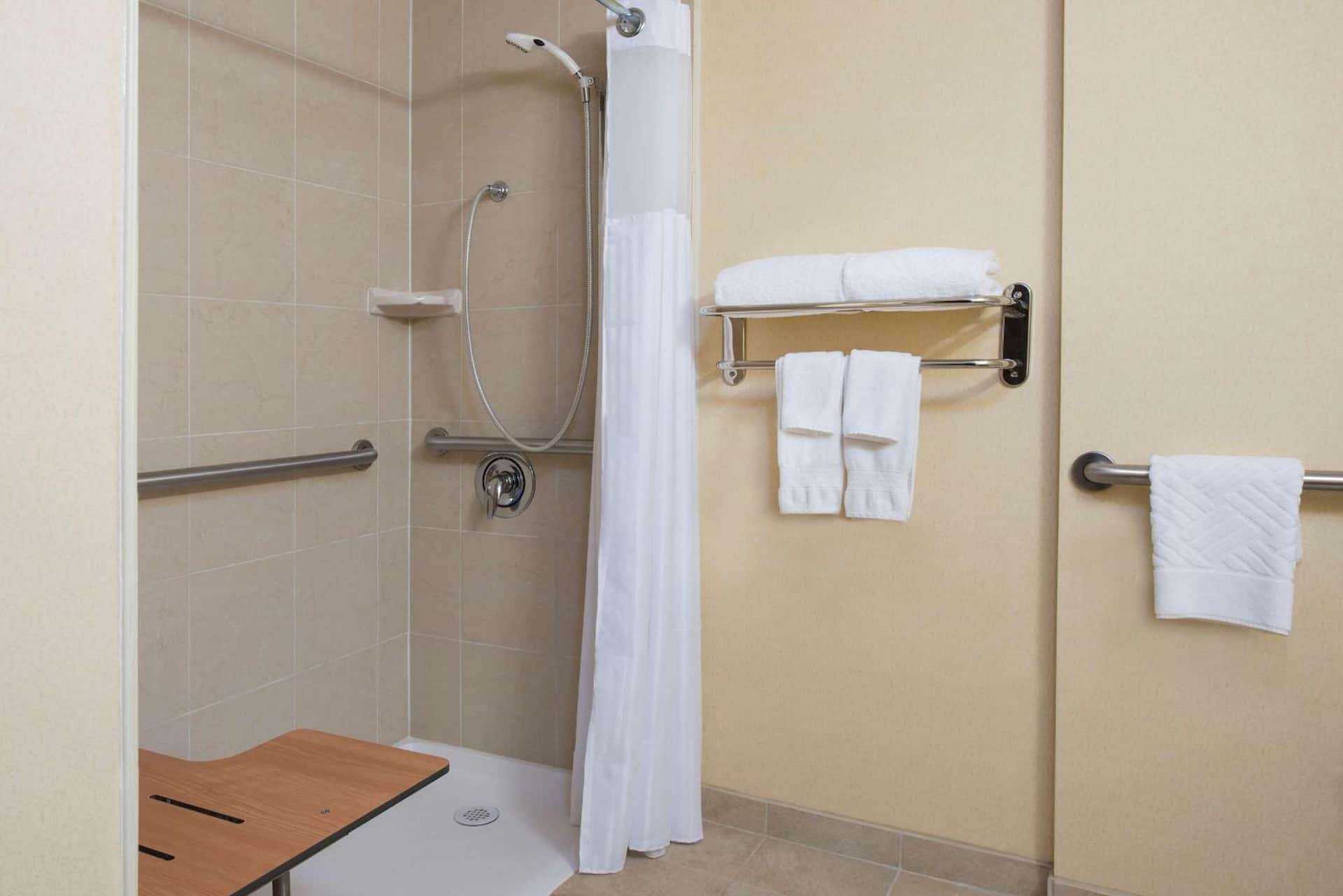 DoubleTree by Hilton Hotel Grand Rapids Airport